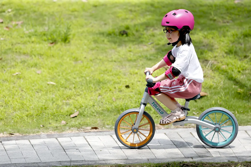 2021 New High Quality Kids Baby Cycle 10 Inch Balance Bike No Pedal Aluminum Balance Bicycle for 3-6 Years Girls Boy